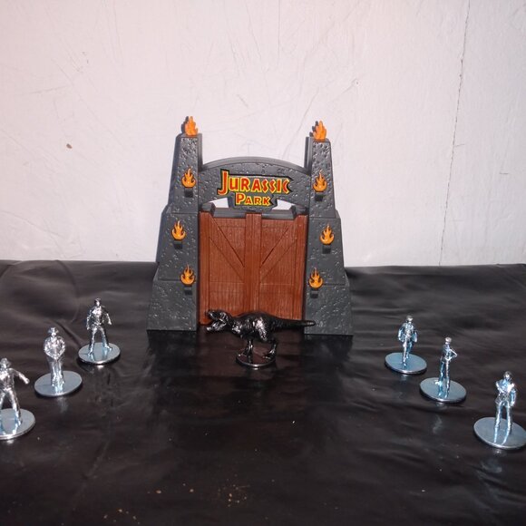 Replacement Jurassic Park Monopoly token pieces 7, Jurassic Park gate - Picture 11 of 12